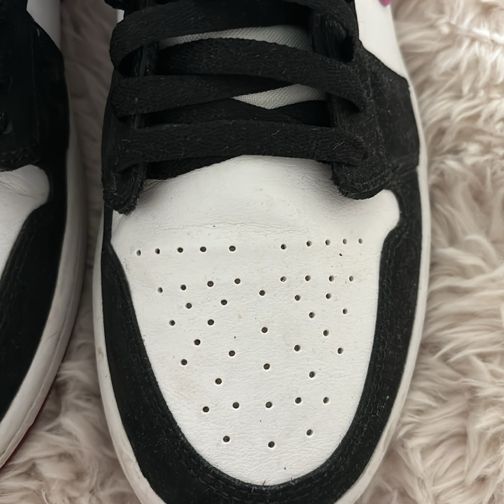 Women’s Air Jordan 1 Purple High-tops - Picture 3 of 5